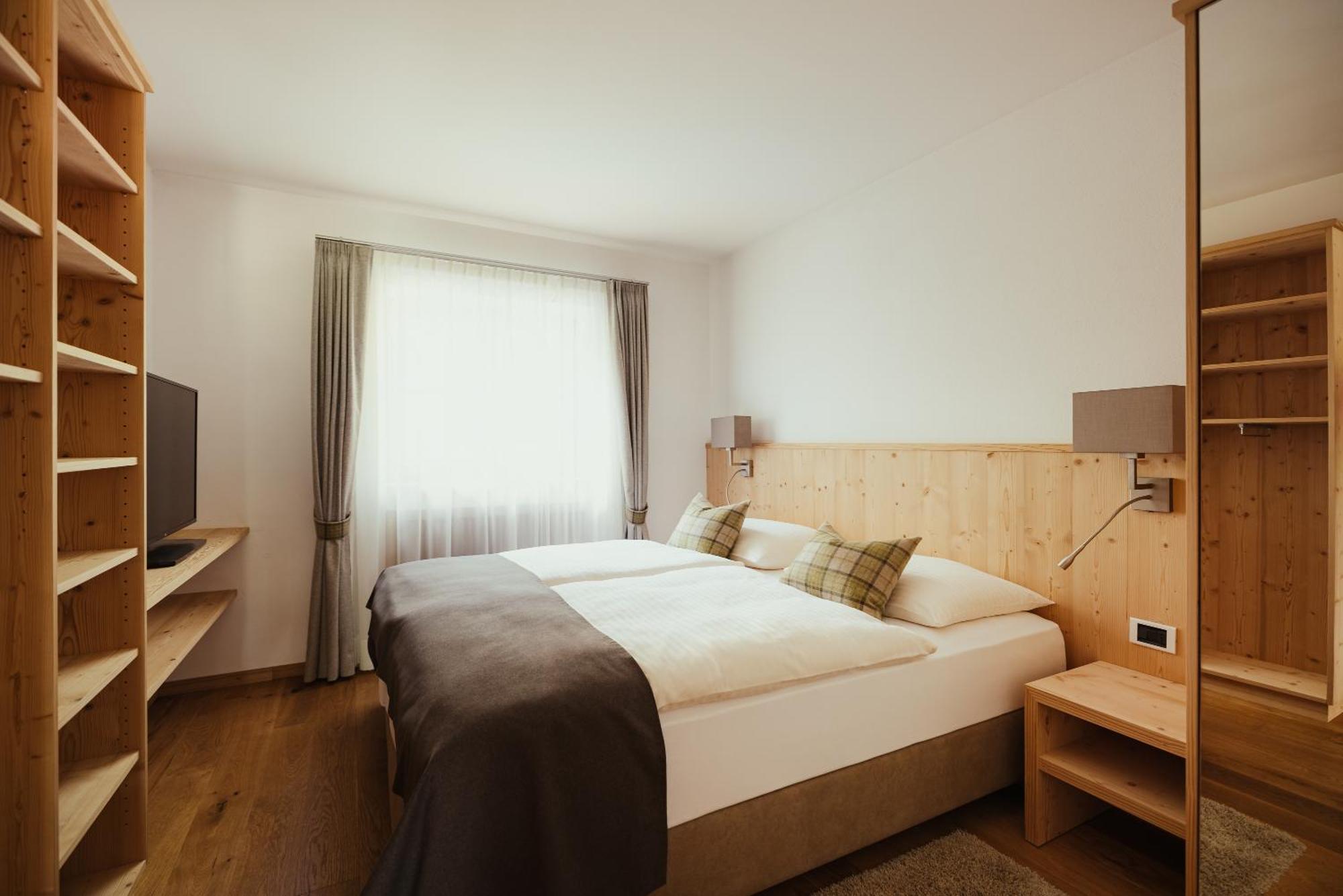 Hotel Grien Ортізеї Екстер'єр фото